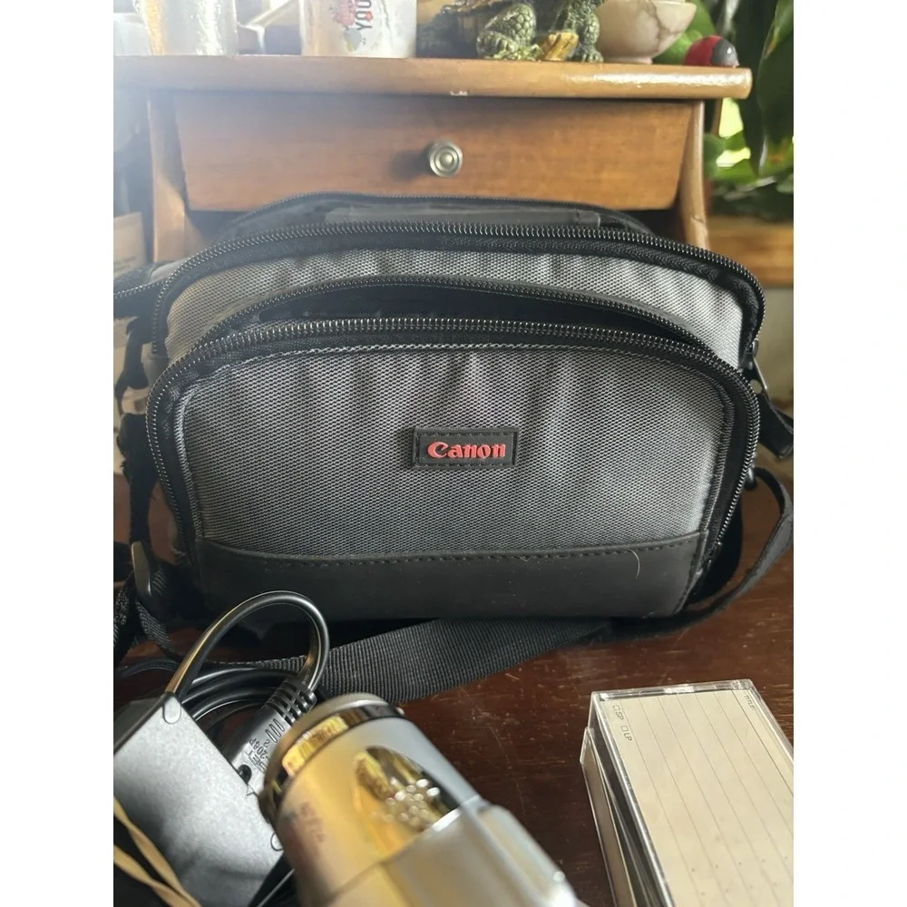 Canon ZR100 MiniDV Camcorder – Tested & Working – w/ Case, Manual, Charger